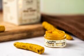 Misti's Ayurvedic Gold Malam for Itching, Rashes, Eczema, Acne, Ringworm, Boils, Allergy, Burn Marks, Crack Heel, Foot care, Fungal Infection, pigmentation, dryness & All types of skin infection with AloeVera, Turmeric, Saffron, Sandalwood, Tulsi, Neem | All Skin Types Men & Women - 15g - Image 5